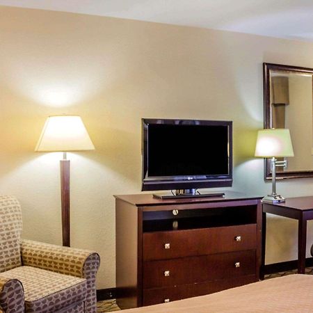 Quality Inn Waterbury Exteriör bild