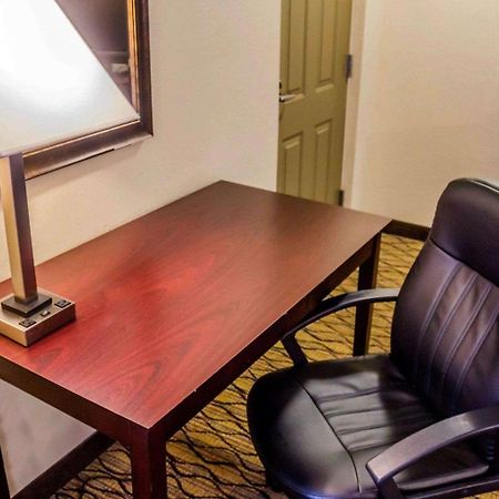 Quality Inn Waterbury Exteriör bild