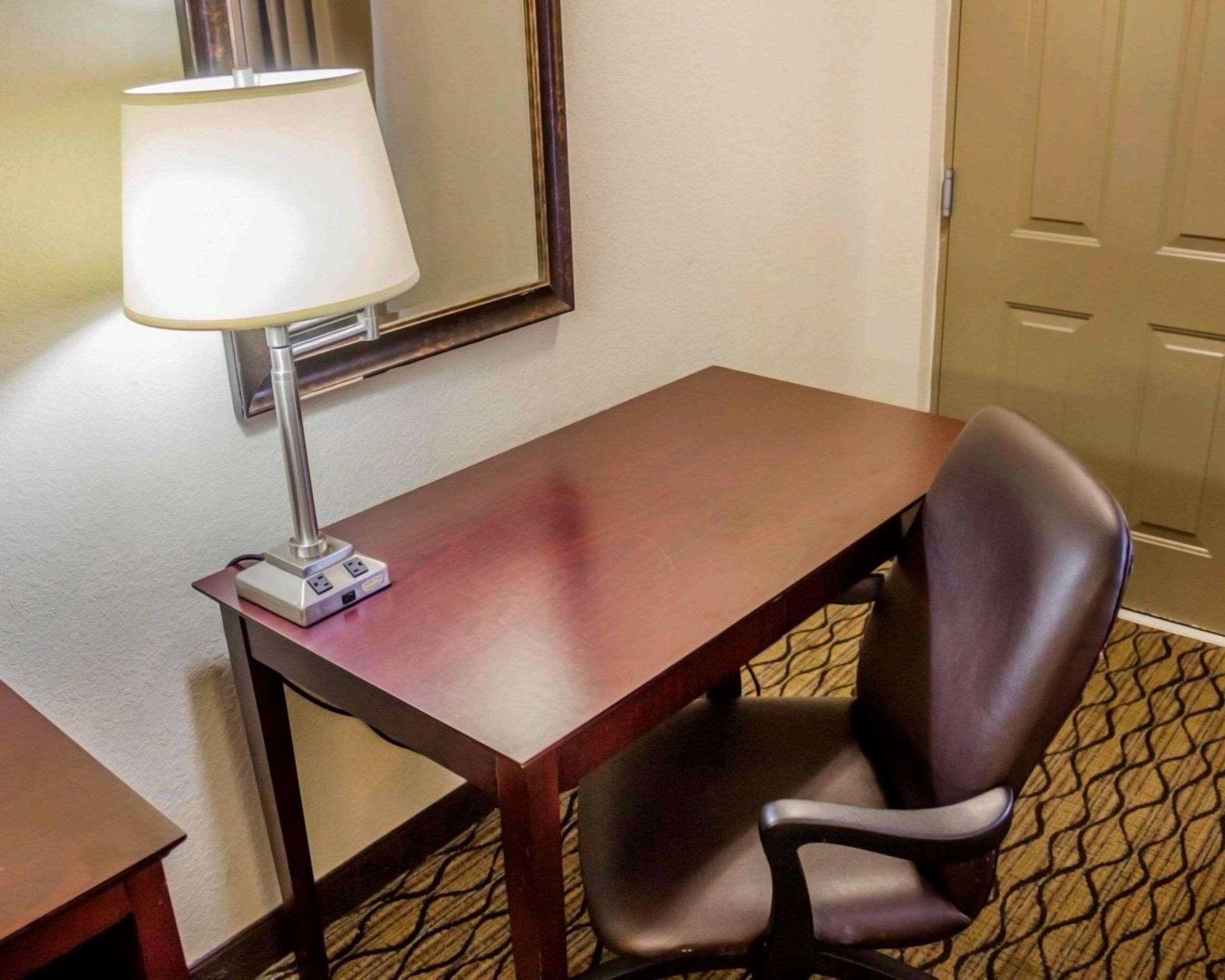 Quality Inn Waterbury Exteriör bild