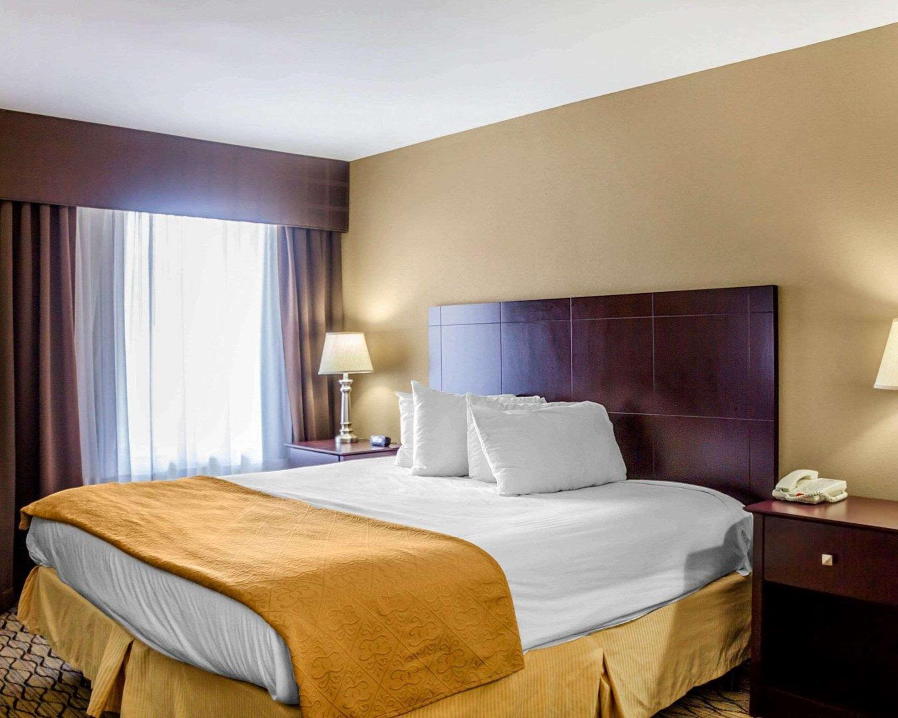 Quality Inn Waterbury Exteriör bild