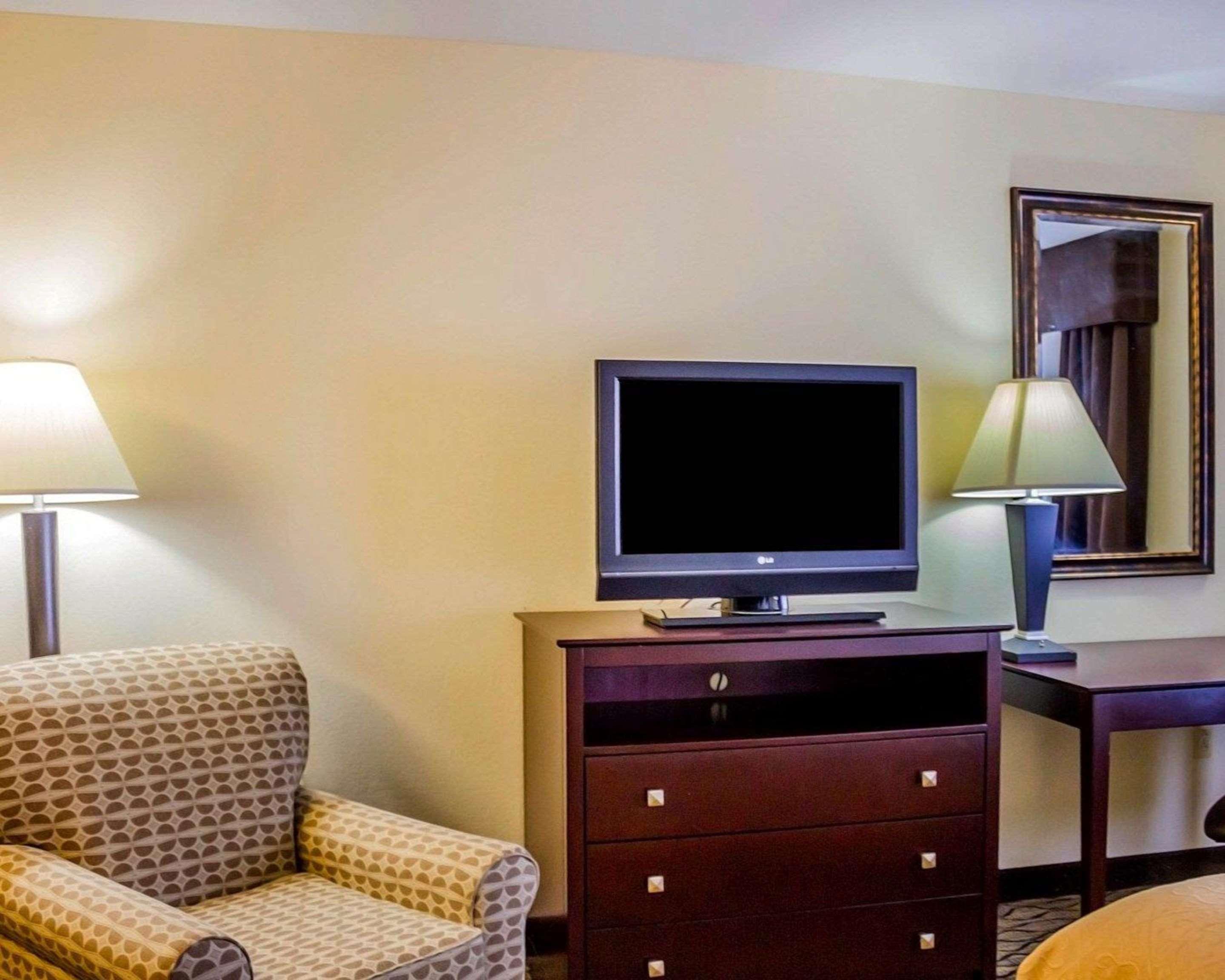 Quality Inn Waterbury Exteriör bild