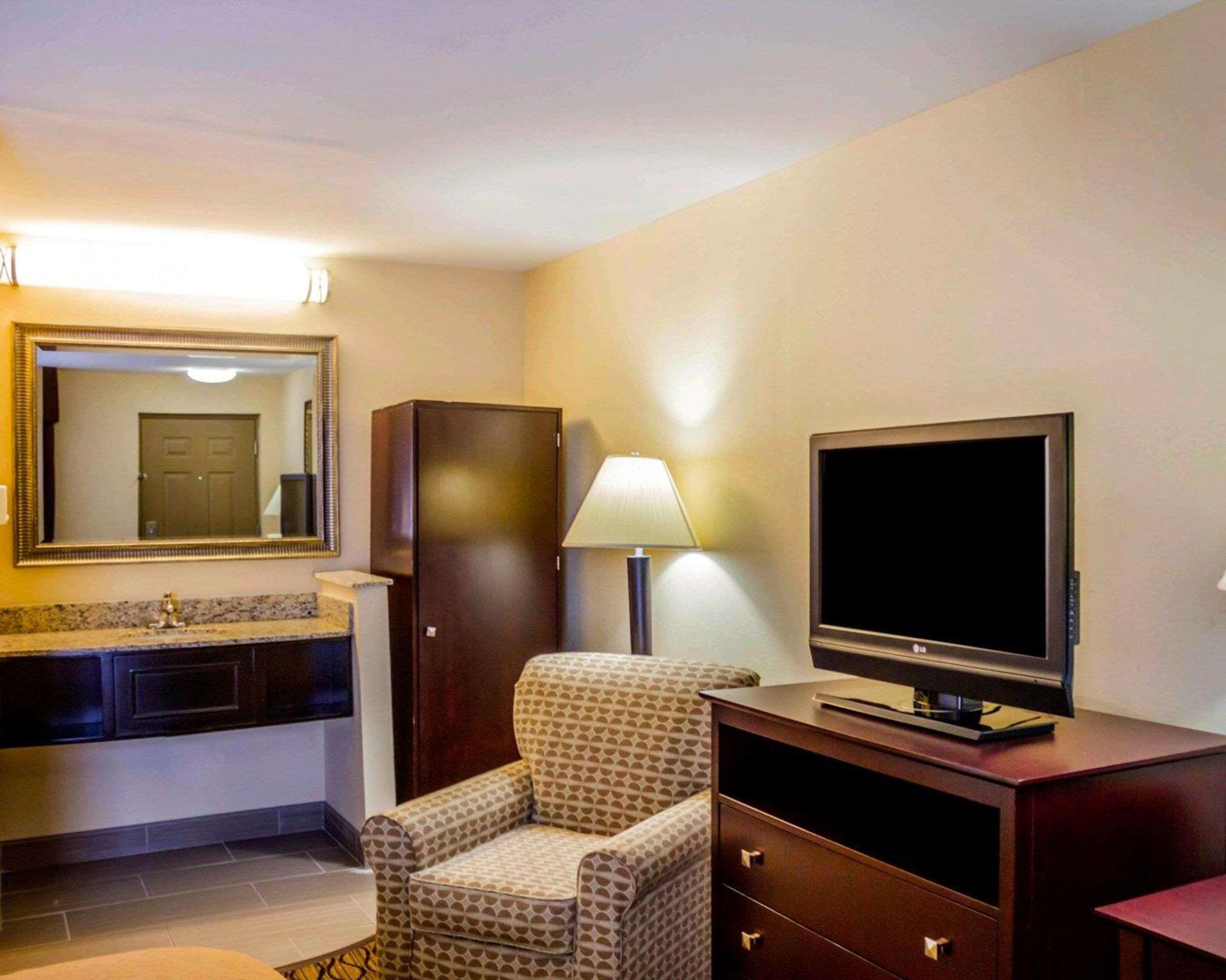 Quality Inn Waterbury Exteriör bild