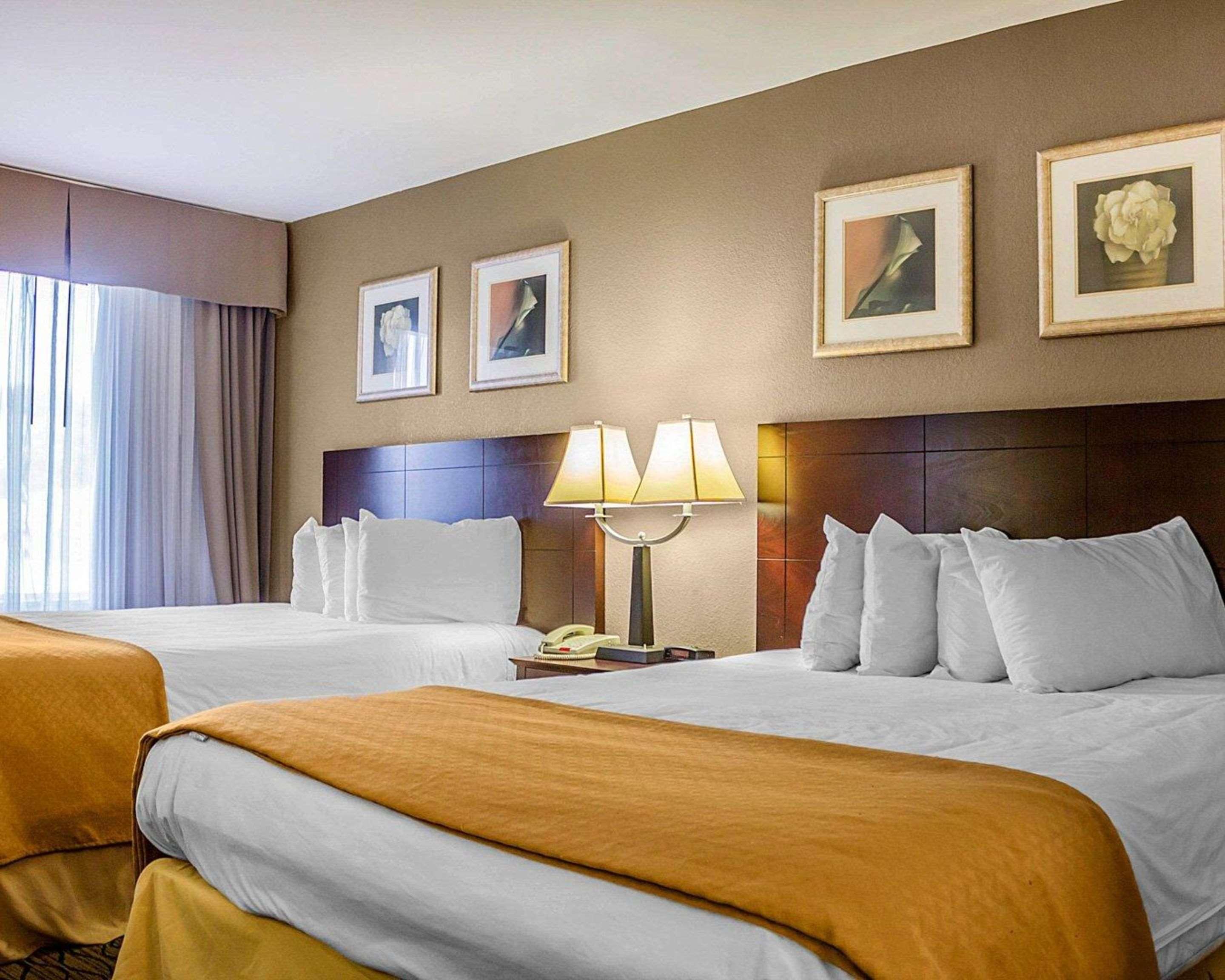 Quality Inn Waterbury Exteriör bild