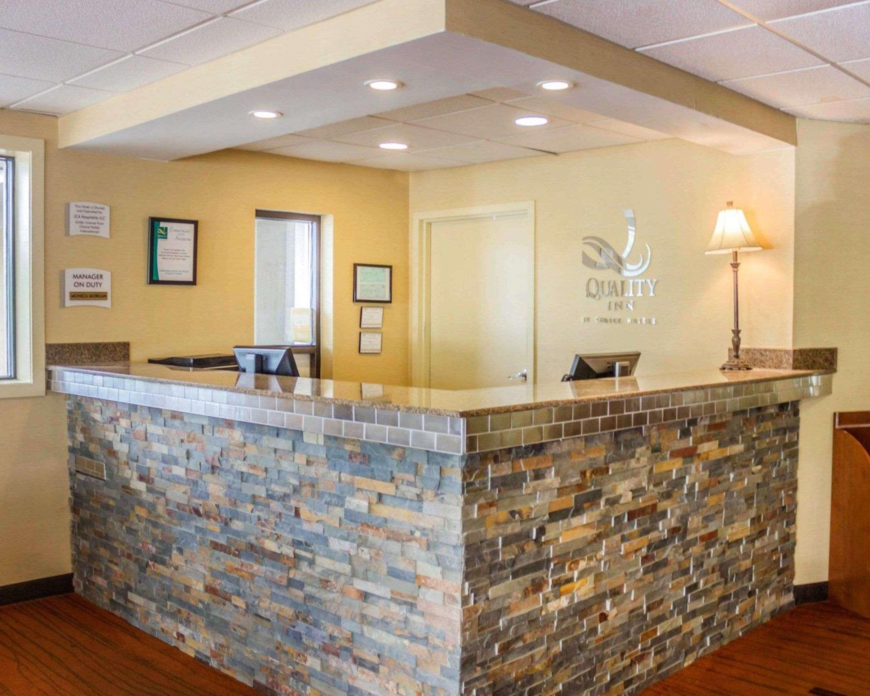 Quality Inn Waterbury Exteriör bild
