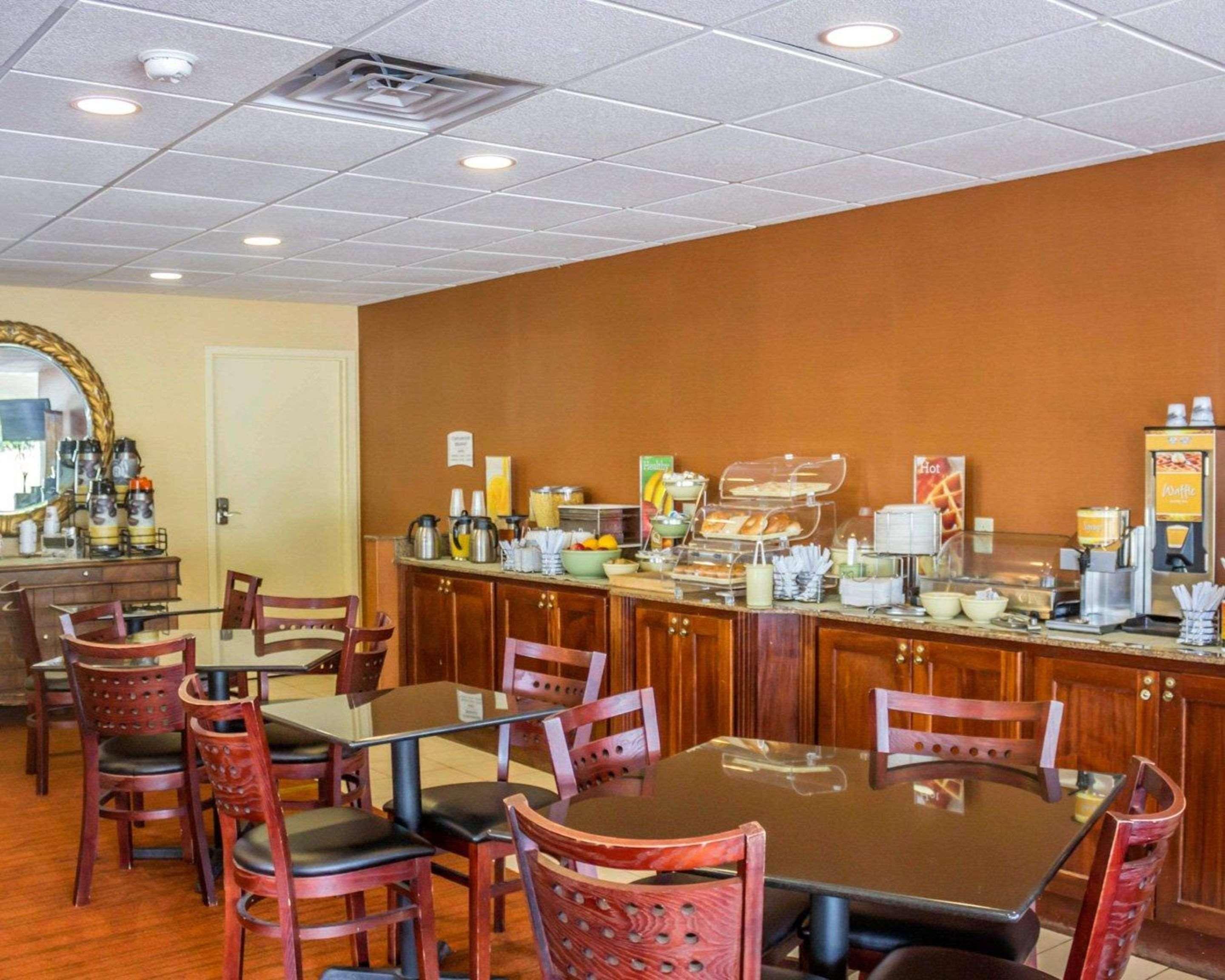 Quality Inn Waterbury Exteriör bild