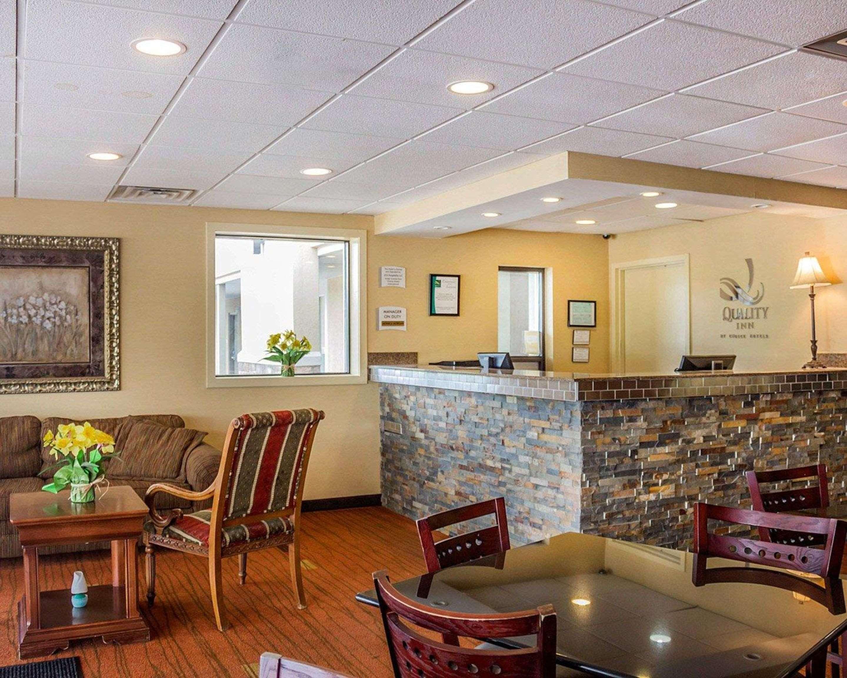 Quality Inn Waterbury Exteriör bild