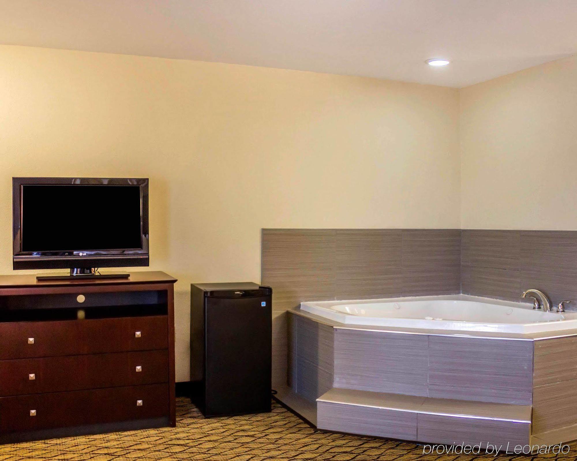 Quality Inn Waterbury Exteriör bild