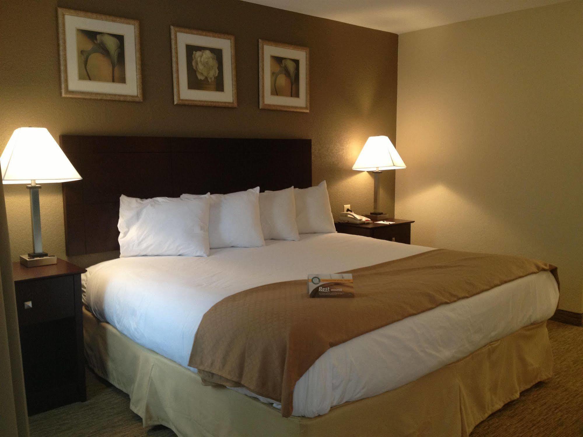 Quality Inn Waterbury Exteriör bild